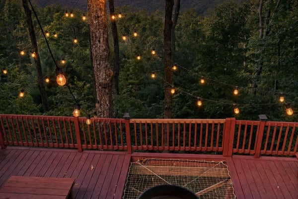 Cozy mountain cabin with sunset views, forest trails & fireplace charm