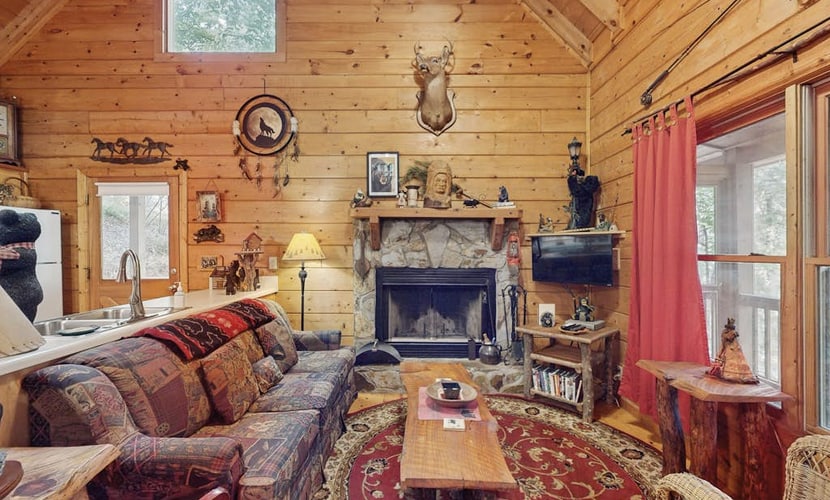 Charming rustic cabin with loft, fireplace, porch rockers & fire pit evenings