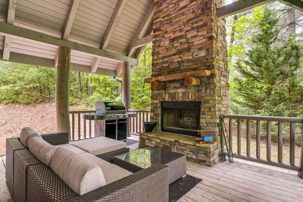 Gorgeous cabin w/ game room, huge decks, & water views - near hiking & fishing