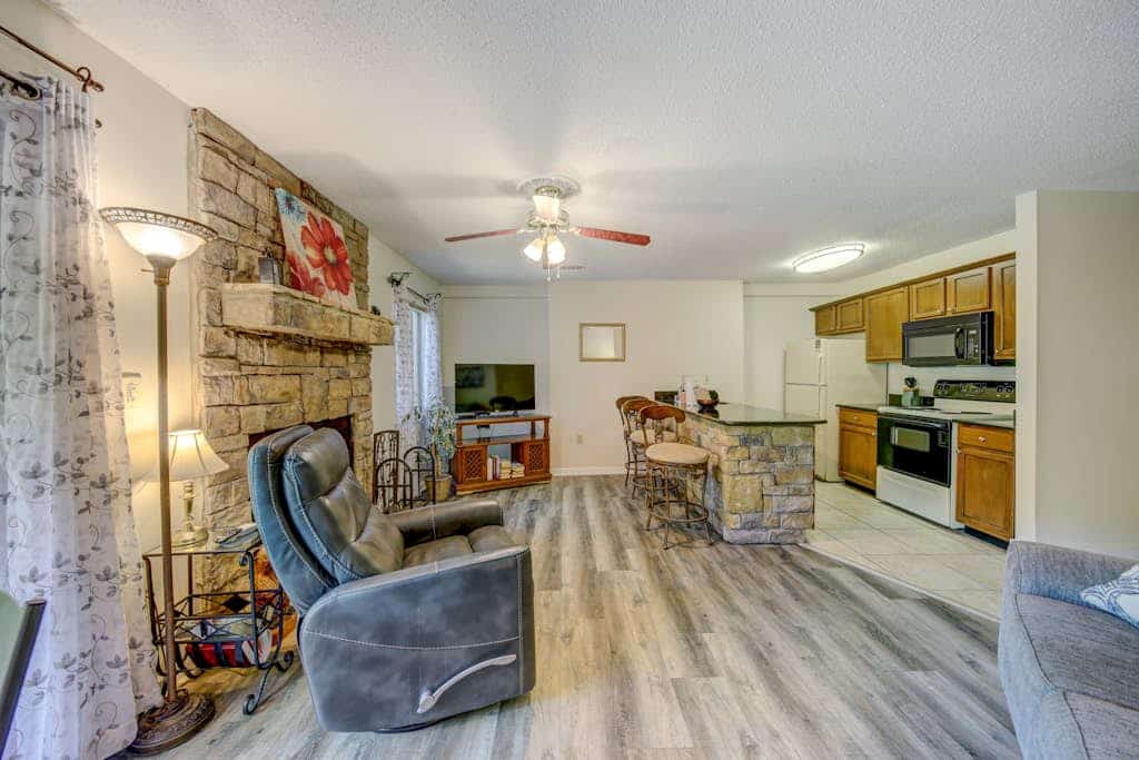 Dog-friendly waterfront condo with full kitchen, furnished deck and river views