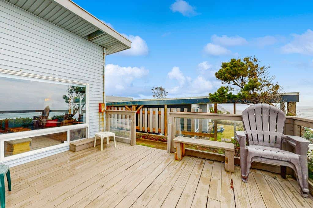 Lower-level riverfront condo - close to everything in downtown Helen