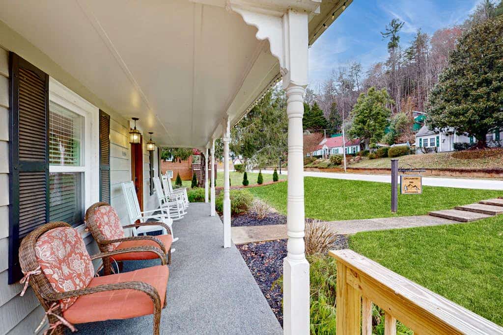 Contemporary Downtown Helen suite with shared deck, yard, and free WiFi