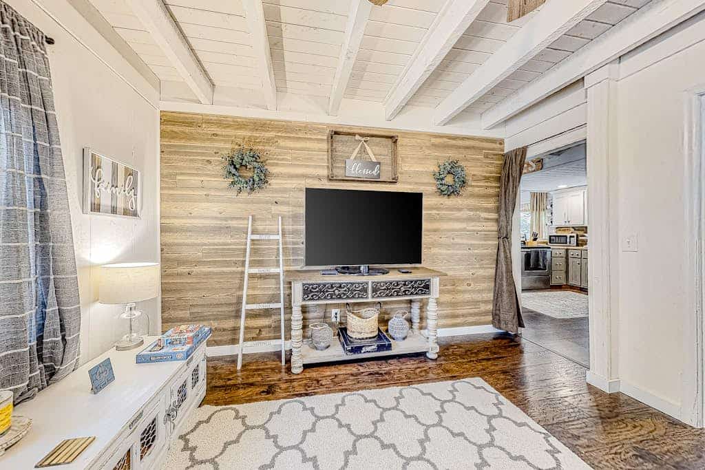 Stylish Home w/ High-Speed WiFi, Central AC, Washer/Dryer, & Seasonal Mtn. View