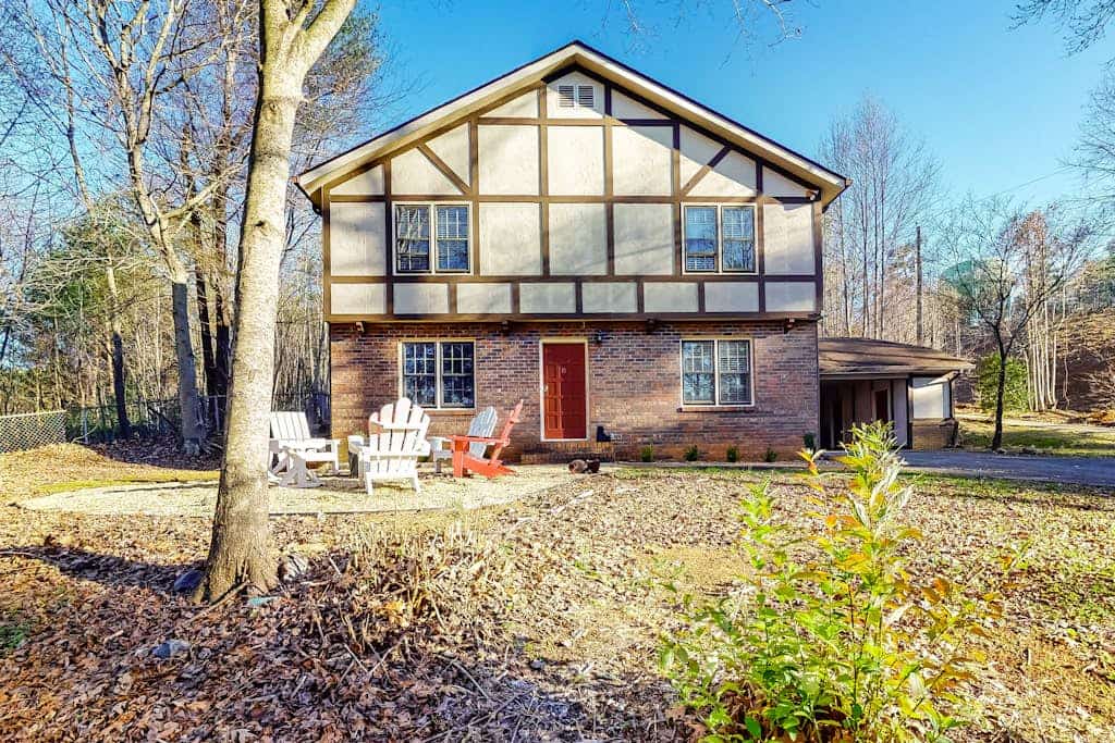 Dog-Friendly Home w/ High-Speed WiFi, Firepit, & EV Plug,-Great Location