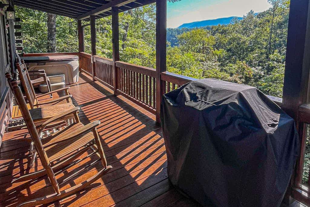 Modern cabin w/ wifi, hot tub + gorgeous mountain views