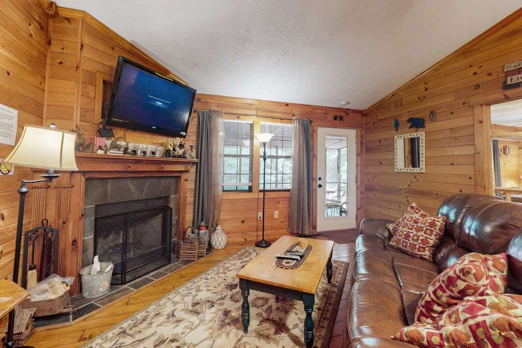 Dog-Friendly Cabin w/ Screened Deck, Private Hot Tub, Firepit & WiFi