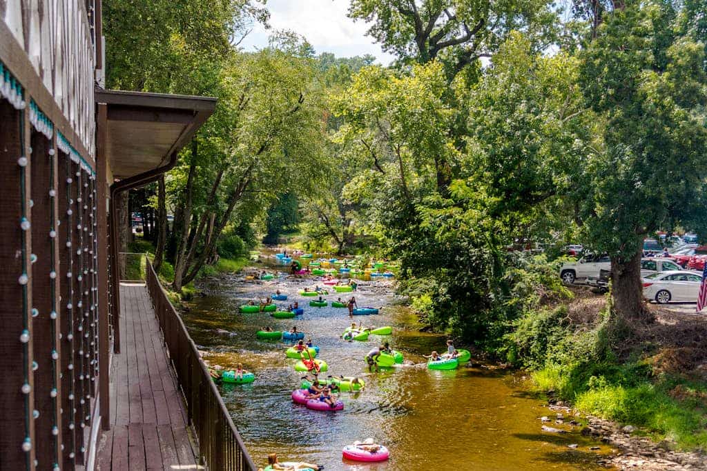 Dog-Friendly Cabin w/ Screened Deck, Private Hot Tub, Firepit & WiFi