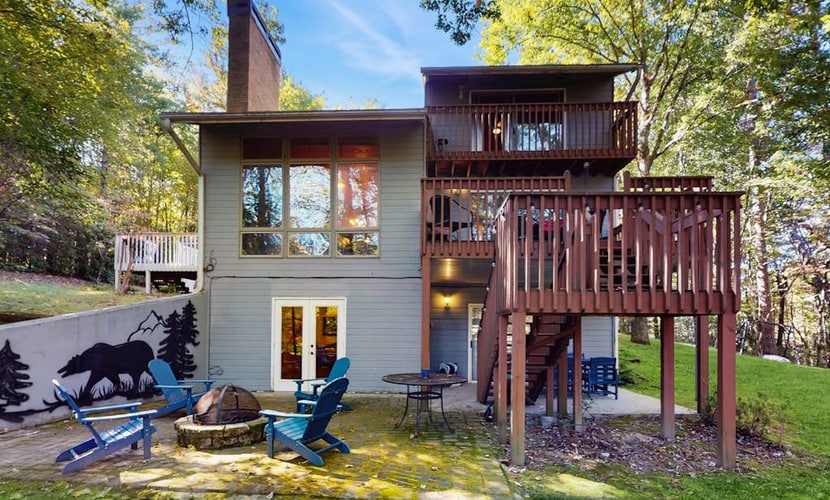 Dog-friendly home in golf community w/ game room, firepit, hot tub & w/d