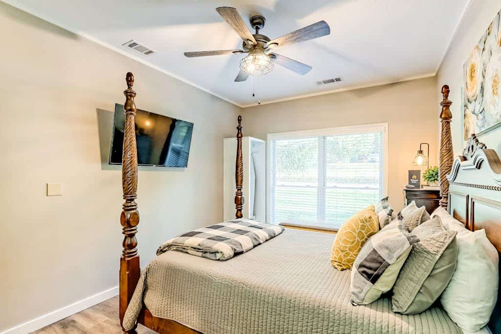 Live like a local - Downtown Helen with WiFi & central ac - walk to attractions