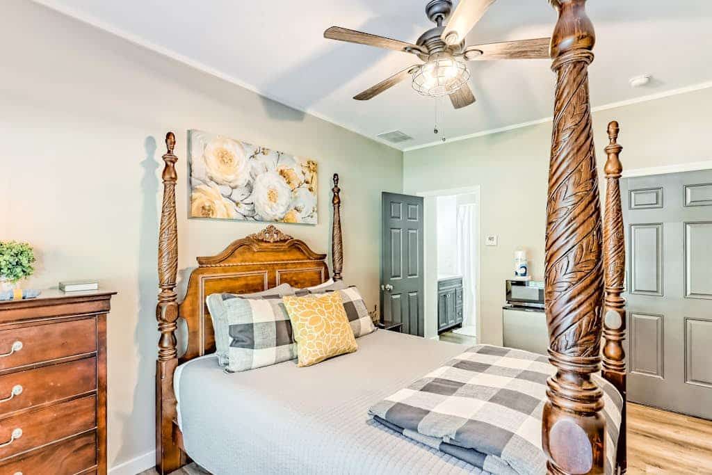 Live like a local - Downtown Helen with WiFi & central ac - walk to attractions