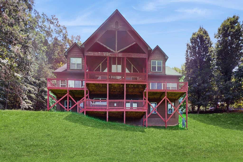 Stunning mountain cabin w/ free WiFi/ gameroom/ gas fireplace