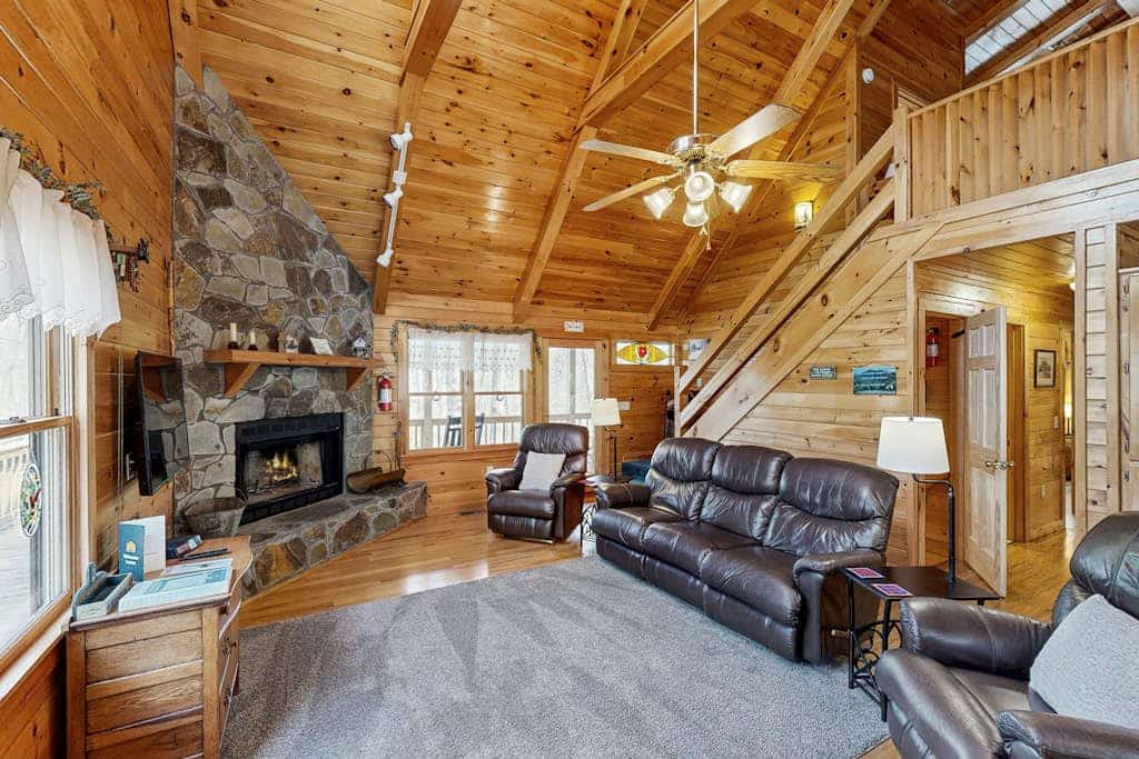 Sunlit mountain retreat with a deck, jetted tub, foosball & fire pit