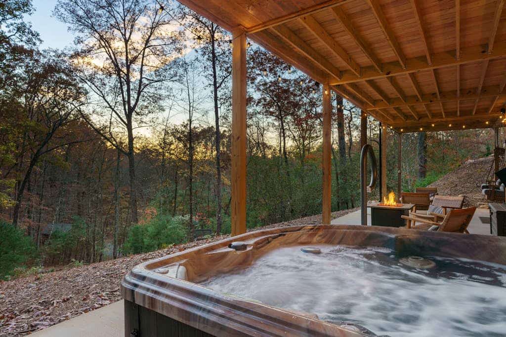 Secluded mountain home with two gas fireplaces, three fire pits, and sunroom
