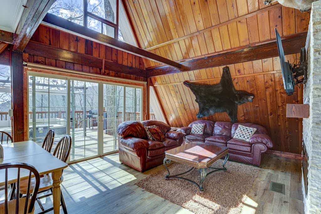 Countryside A-frame with alfresco deck, and amazing views.