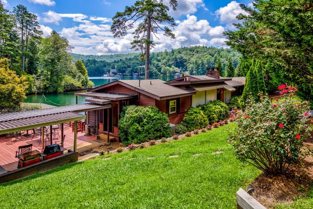 Serene lakehouse with hot tub, kayaks, dock, fireplace, & washer/dryer