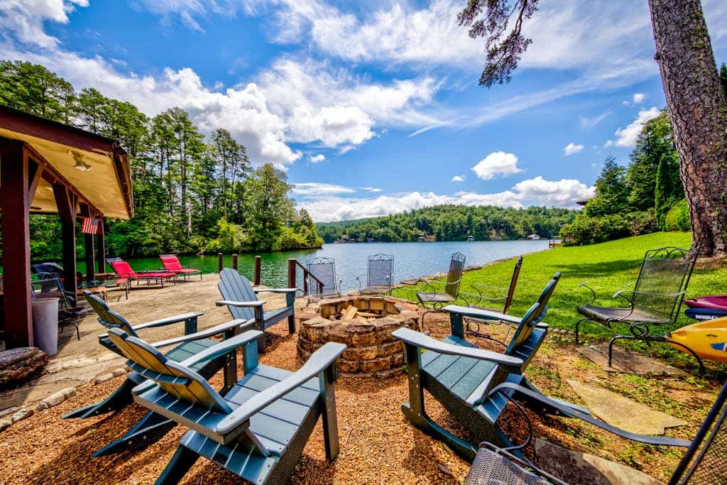 Serene lakehouse with hot tub, kayaks, dock, fireplace, & washer/dryer
