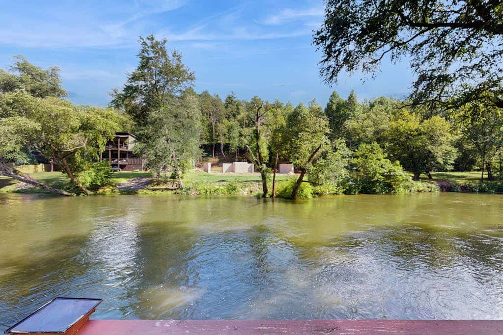 Beautiful Waterfront cottage w/ bar, and river-side deck.