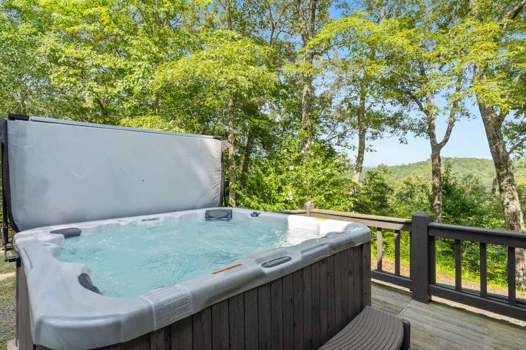 Mountain cabin with stunning views, minutes to great golf courses