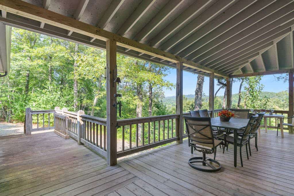 Mountain cabin with stunning views, minutes to great golf courses