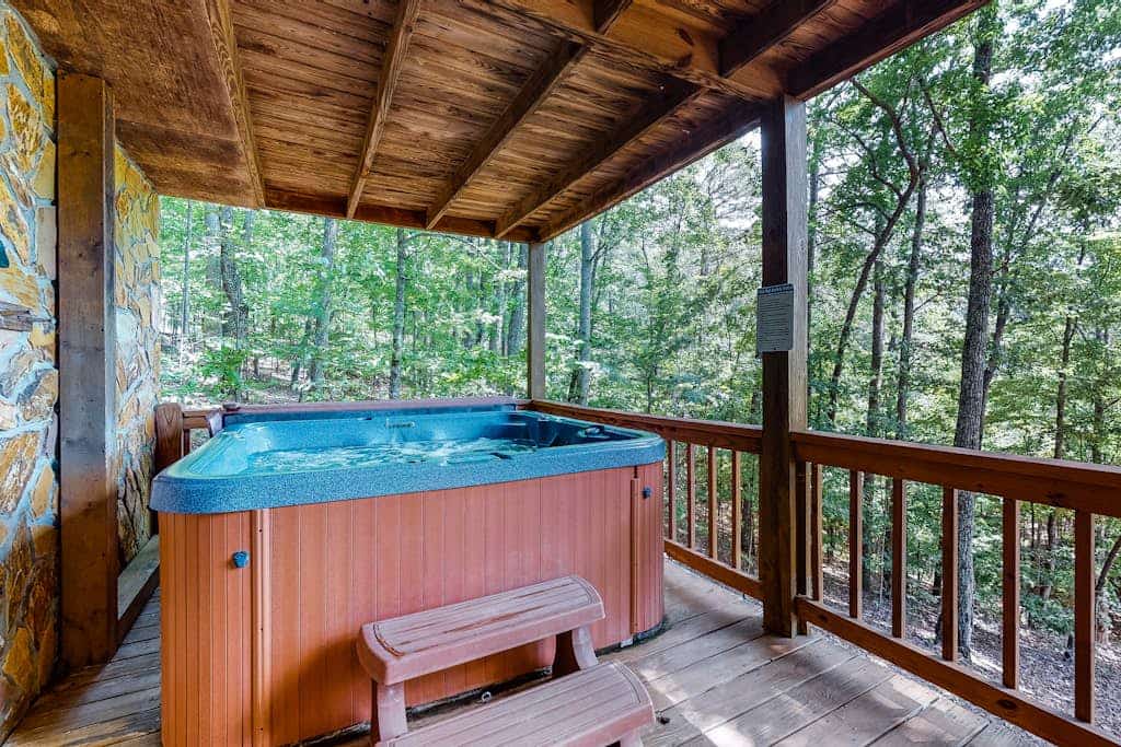 Amazing cabin with woodland views, private hot tub, air hockey & fireplace