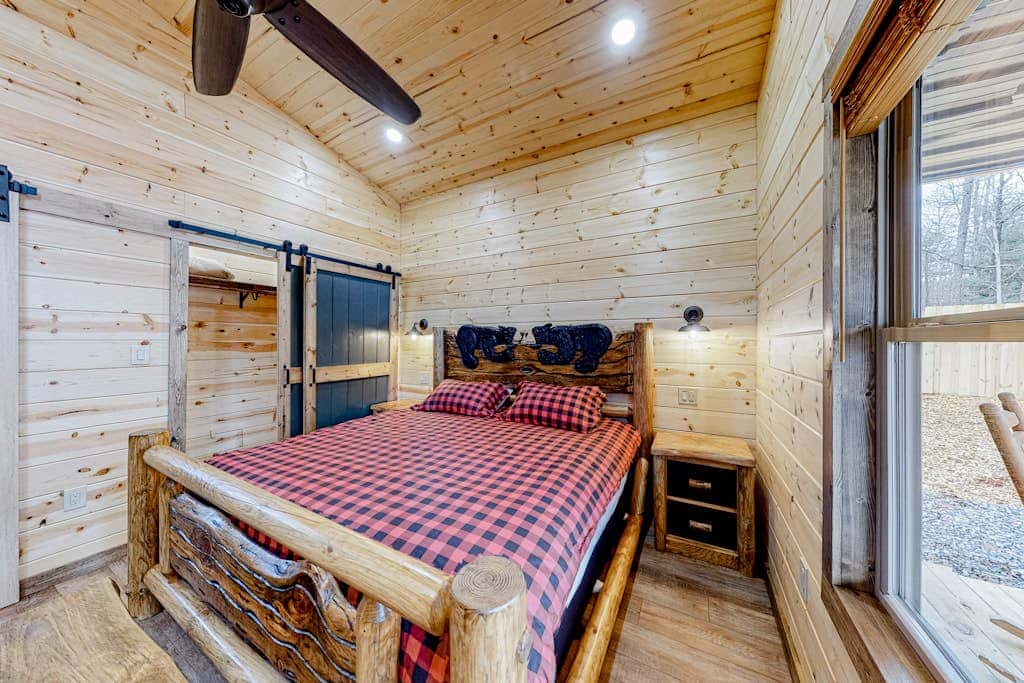 Cozy Bear Cabin #1