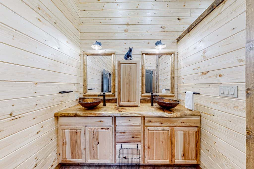 Cozy Bear Cabin #1