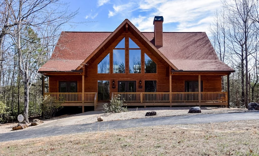 New Blue Ridge Mountain cabin with Great Views, Hot tub, Fireplace & Games