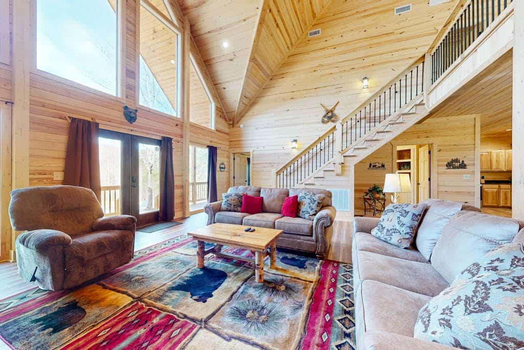 New Blue Ridge Mountain cabin with Great Views, Hot tub, Fireplace & Games