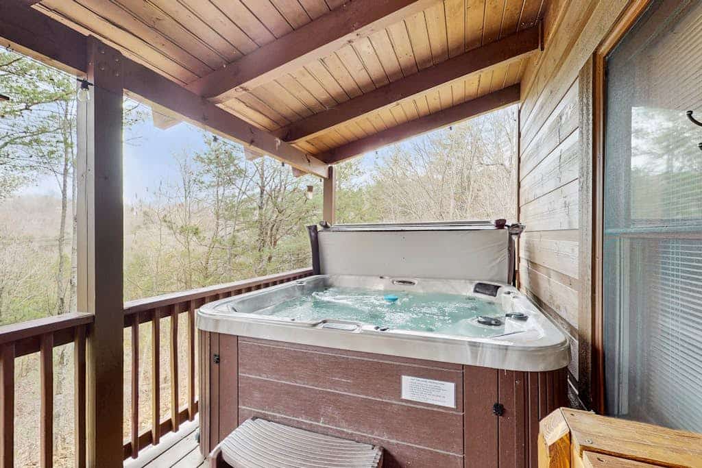 Luxury Mountain Retreat | Hot Tub, Views, Games, Fire Pit & hammock