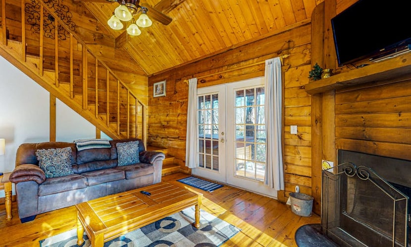 Romantic & Dog-Friendly Log Cabin in the Woods with Private Hot Tub