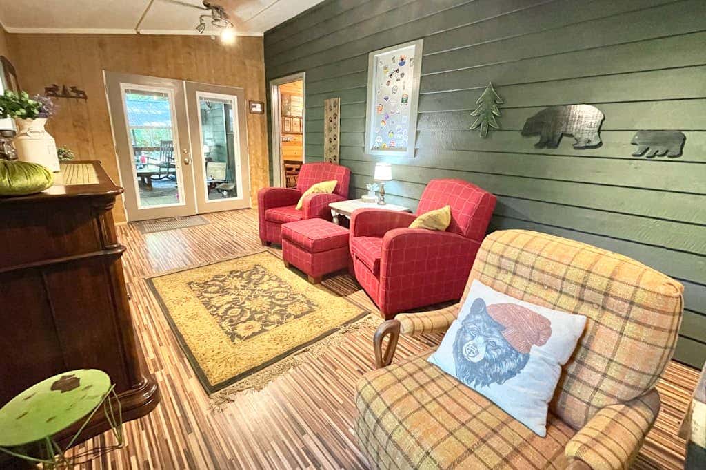 Coffee Creek Cabin