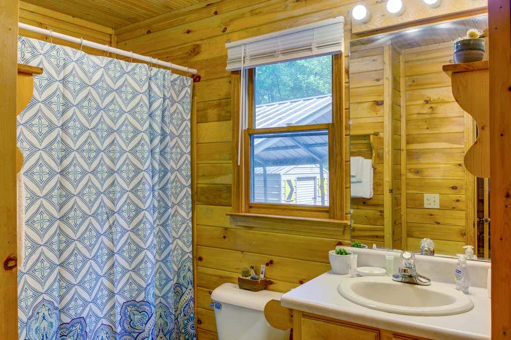 Coffee Creek Cabin