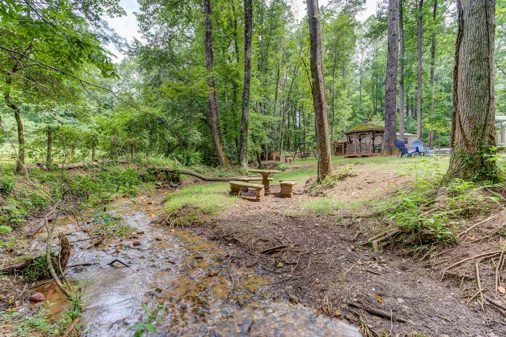Coffee Creek Cabin
