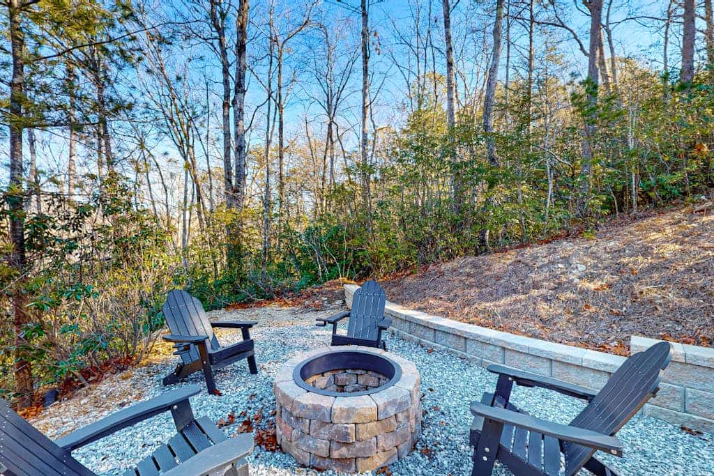 Elegant mountain cabin with hot tub, game room, firepit, and stunning views