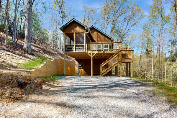 Modern farm style, dog friendly cabin with game room and screened in deck
