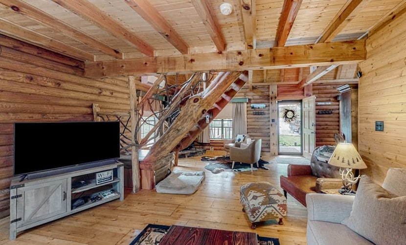 Rustic retreat with mountain views, hot tub, grill, fireplace, central AC, & W/D