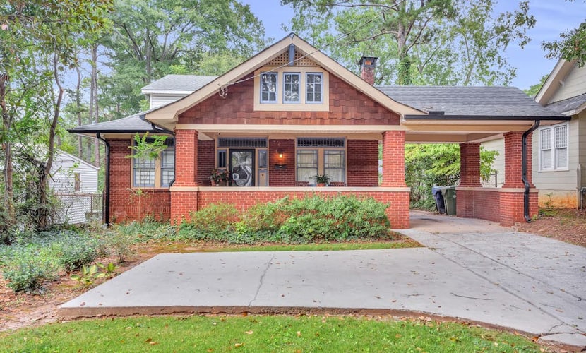 Lovely dog-friendly home with tennis, grill, fireplace, & washer/dryer