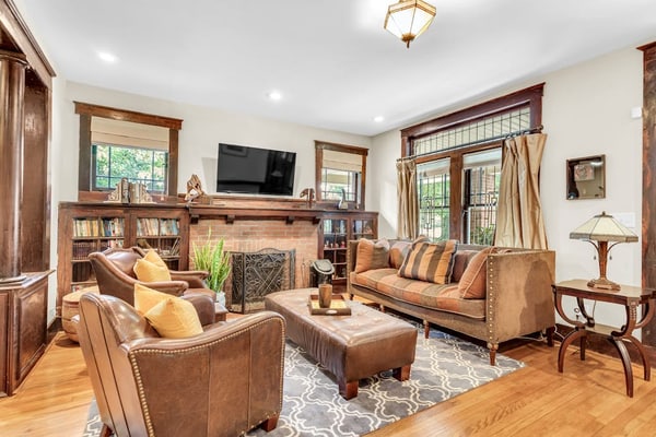 Lovely dog-friendly home with tennis, grill, fireplace, & washer/dryer