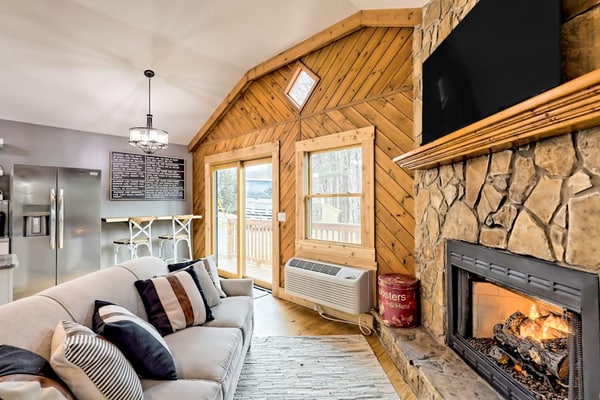 The Coop | Woodland cabin in Blairsville with wraparound porch & fireplace
