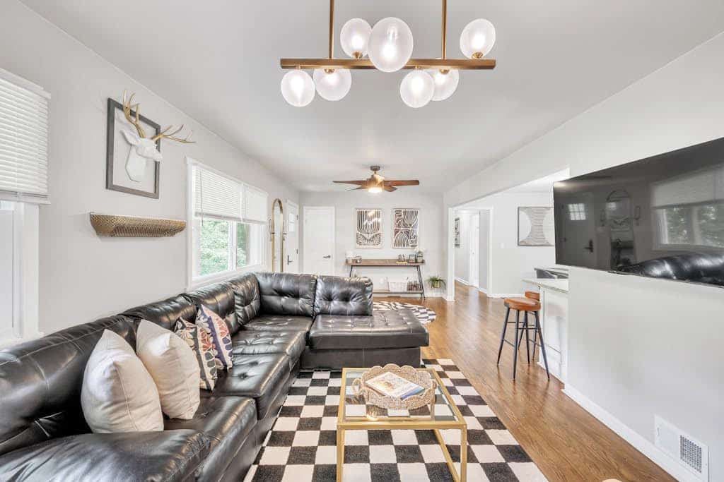 Charming home with game room, private washer/dryer, and WiFi