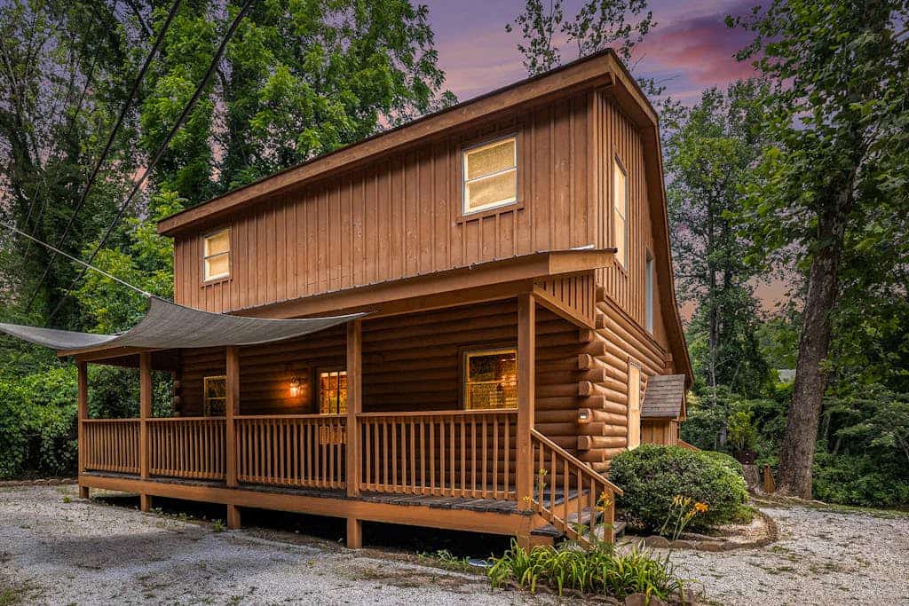 Rare easy access RV, trailer, & motorcycle parking, dog friendly cabin