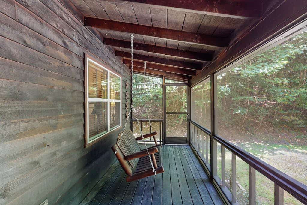 Dog-Friendly Cabin W/ Lofted Layout, Enclosed Yard, High-Speed WiFi, & Firepit