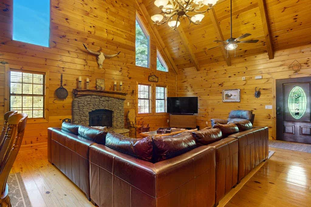 Lakefront house with dock, kayaks, grill, fireplaces, pool table, hot tub, & W/D