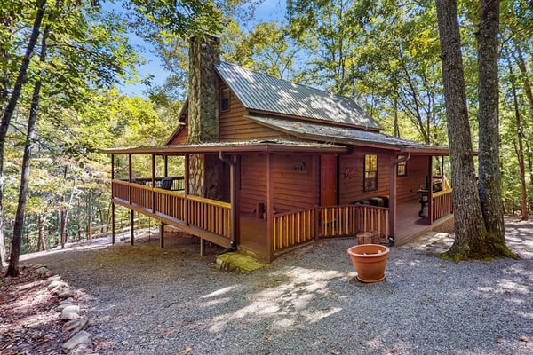 Where family memories and mountain rides come together—dogs welcome.