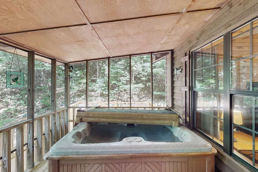 Dog-friendly cabin in the woods w/ private hot tub, screened-in deck & BBQ