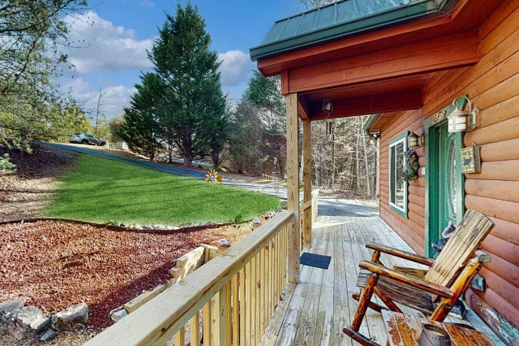 Dog-friendly, two story cabin in woods w/ screened-in deck, hot tub, pool table