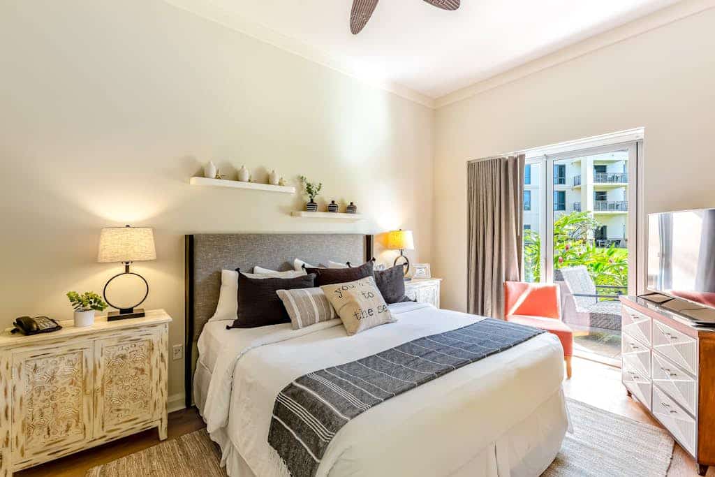 Ground floor condo w/ lanai, shared pools, & hot tub - near beaches & golf
