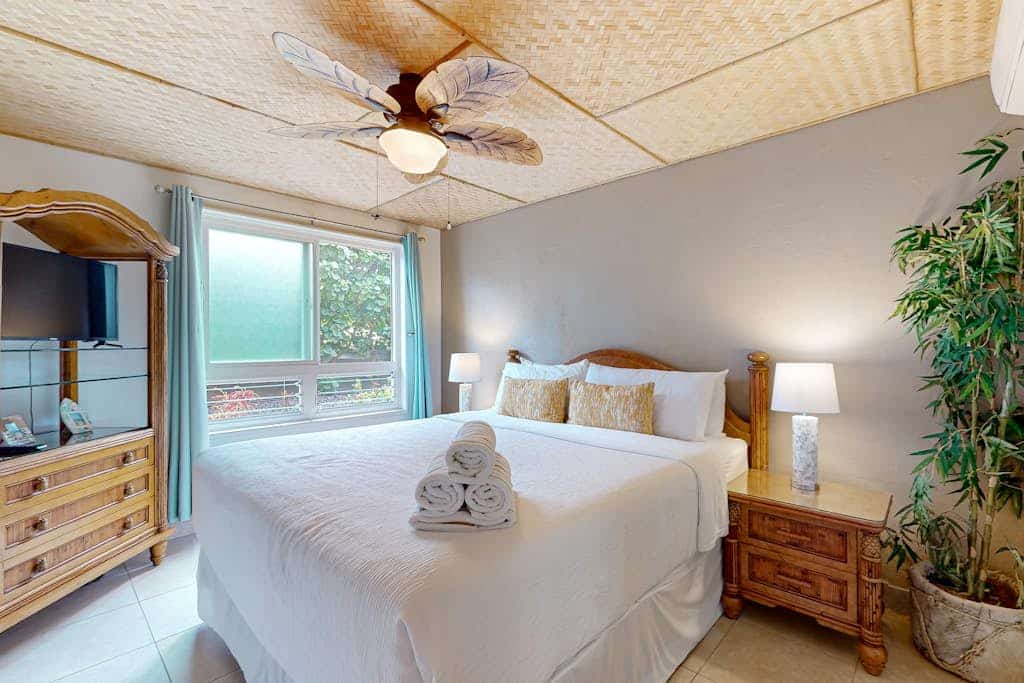 Updated tropical condo with great location, pool access, and central AC