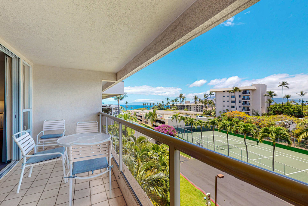 Maui Banyan Q408