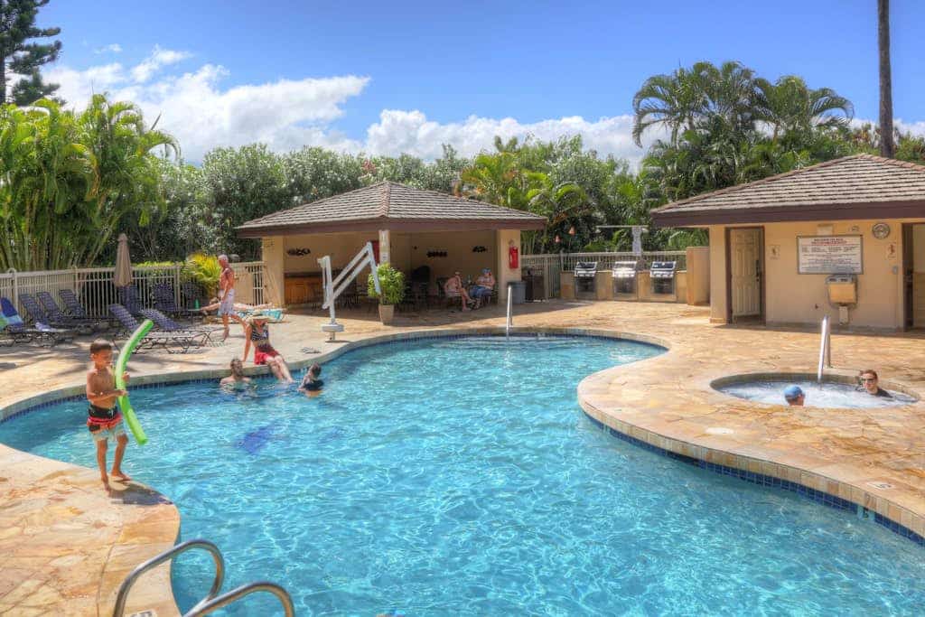 Fourth Floor Studio with Shared Pool, High-Speed WiFi, and Partial Ocean View